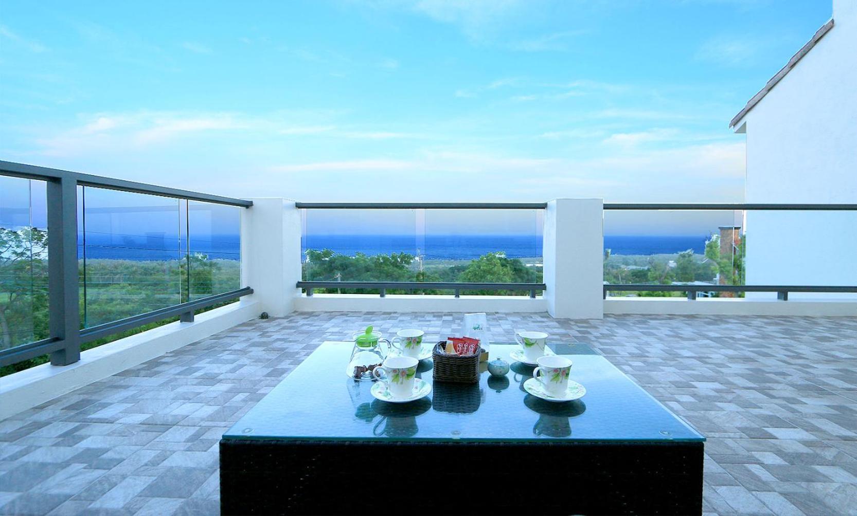 Coastline Azure B&B Тонхэ Экстерьер фото